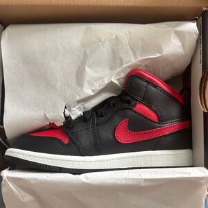 Jordan 1 MID (PS)